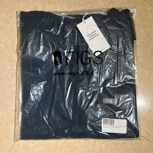 FIGS León two pocket scrub top M dark harbor